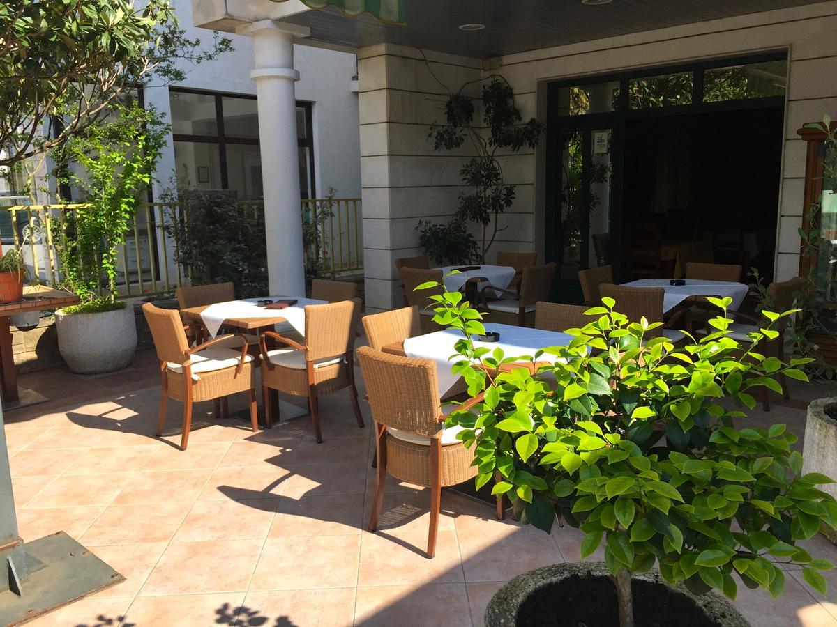 Villa Royal Apartments Tivat Exterior photo