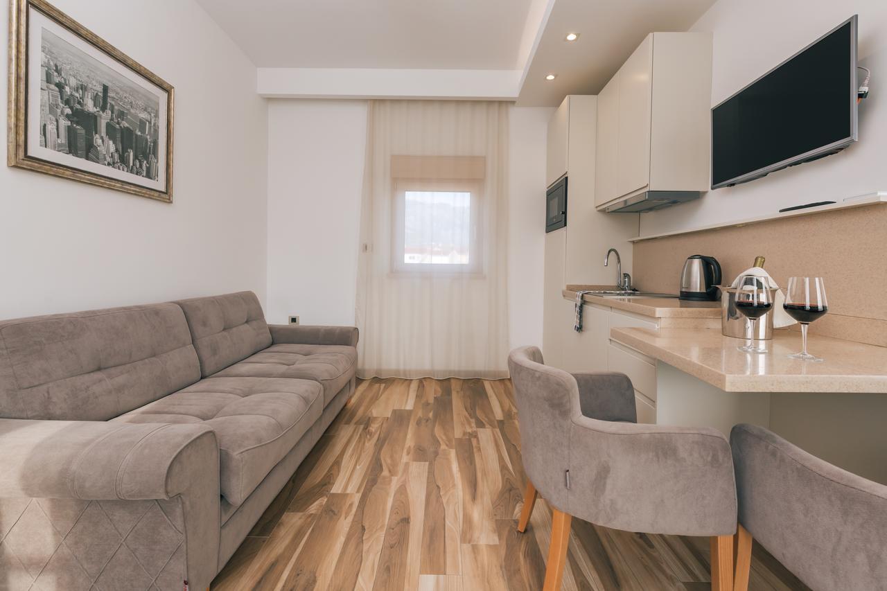 Villa Royal Apartments Tivat Exterior photo
