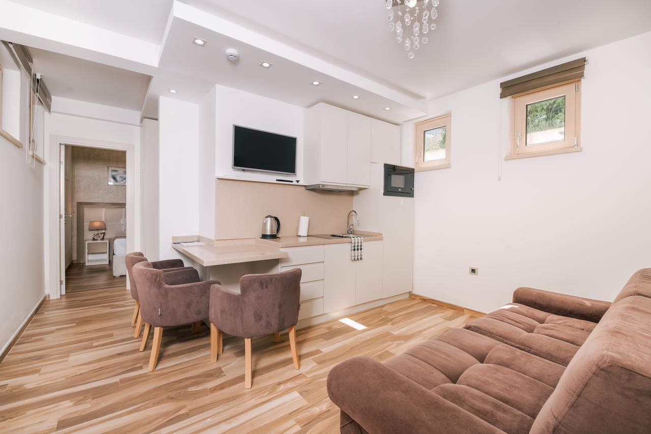 Villa Royal Apartments Tivat Exterior photo